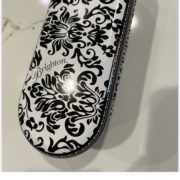 Brighton Sunglasses Case Tin metal set of 2 case Black & White 6,5” - Picture 8 of 9